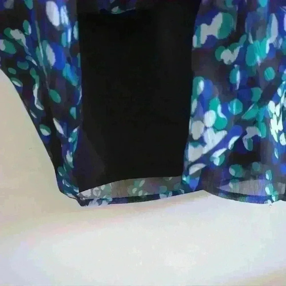 ISPIRI | Women's Black/Teal/Blue Dotted Short Sleeve Front Ruched  Blouse - Picture 4 of 5